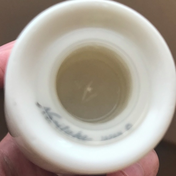 Noritake - Halls of Ivy (Gold Trim) - Salt & Pepper Set - Picture 7 of 7